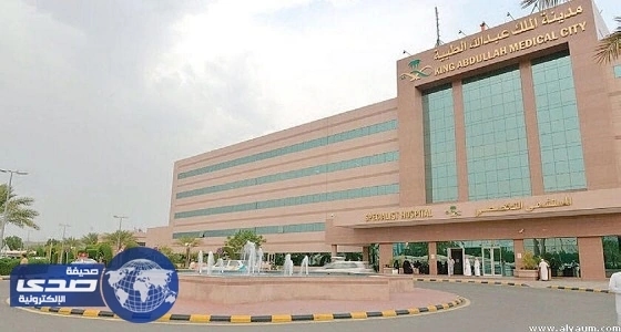 بالفيديو.. موقف مٌحرج لشاب خليجي تعطل به المصعد