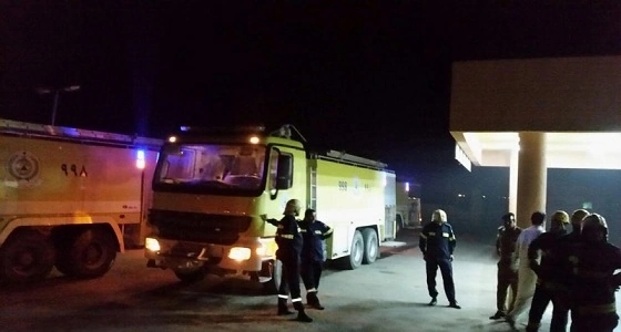 بالفيديو .. أحد أفراد الدفاع المدني ينقذ مقيماً باكستانياً قبل أن يجرفه السيل