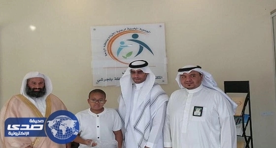 البنك الأهلي يوزع حقائب مدرسية على 150 يتيماً بالباحة