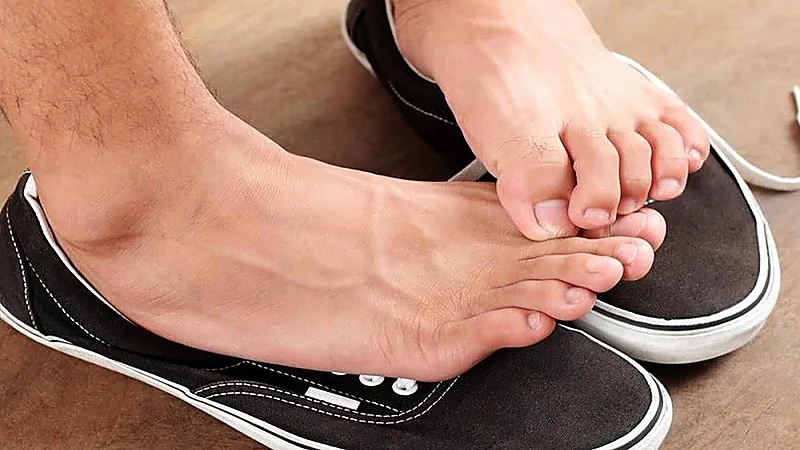 أسهل طريقة للتخلص من رائحة القدمين المزعجة