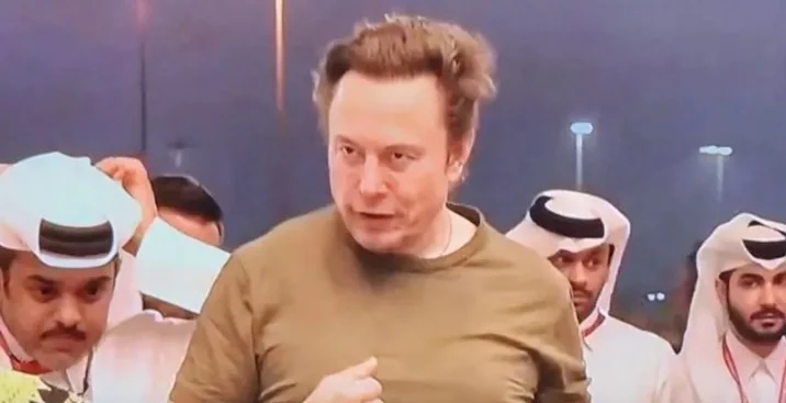 سائق ليموزين باكستاني يعيد 100 ألف ريال لمواطن