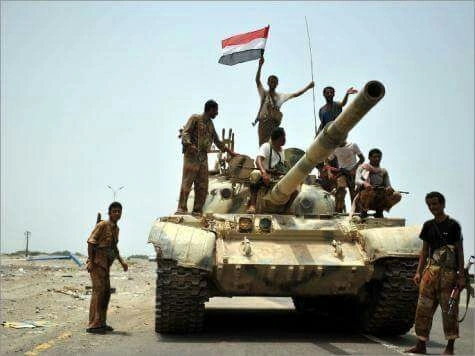 استعادة معسكر العمري من يد الإنقلابيين جنوب تعز