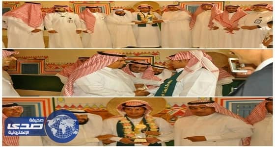 قيادات التعليم تستقبل الطالب الأحمري بمطار أبها
