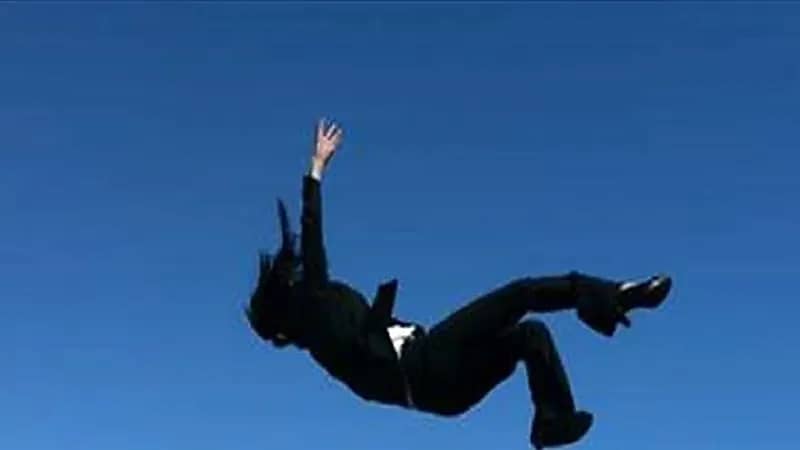 سيدة حامل تسقط من الدور الثالث بمكة و"الصحة" تتفاعل