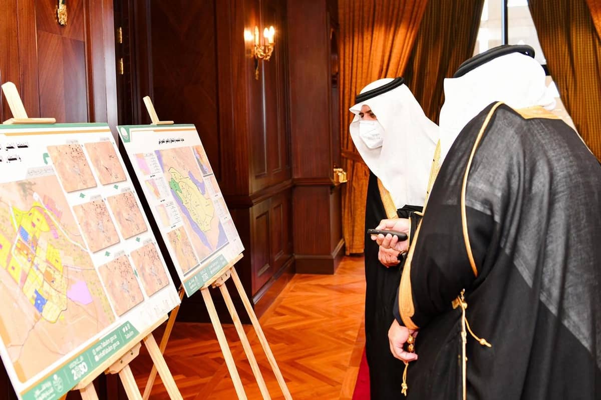 شاهد..  تساقط البرد الكثيف على الرياض 