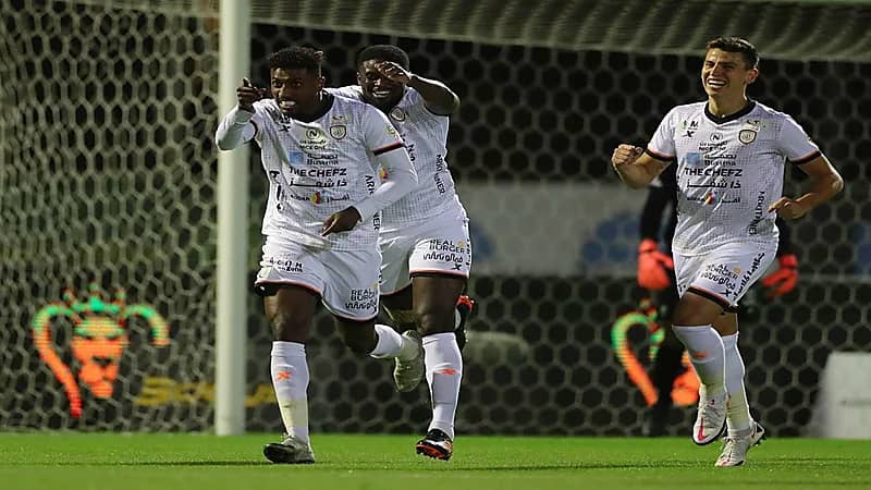 بالفيديو.. الشباب يسحق الأهلي بثلاثية نظيفة ويعزز صدارته