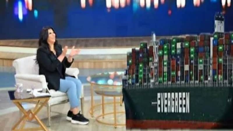 أول تعليق من منى الشاذلي على السخرية من استضافتها السفينة العالقة بقناة السويس