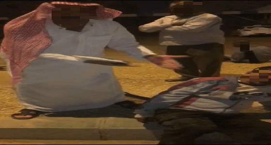 بعد توثيق مواطن للإعتداء.. شرطة الرياض تطيح بشبان إعتدوا على عمالة