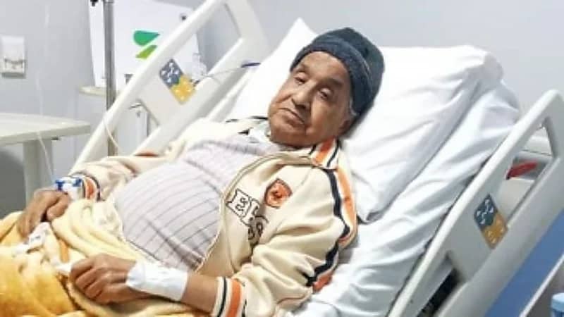 شاهد.. محب كاسر يدخل المستشفى بعد تعرضه لوعكة صحية شديدة