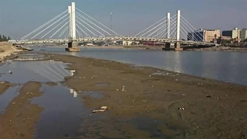 مشاهد صادمة تكشف جفاف نهر الفرات