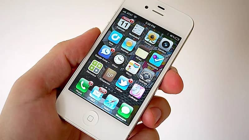 أبل تعوض مالكي هواتف آيفون 4S