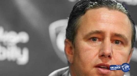 بطل أولمبي يعرض ميداليته للبيع