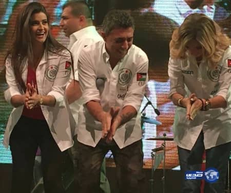 فيديو محرج ..قرد يعض مذيعة مصرية على الهواء