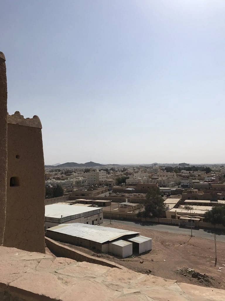 خطاب عاجل من أمير عسير  لمحافظ مدينة تابعة للمنطقة بعد تذمر المواطنين 