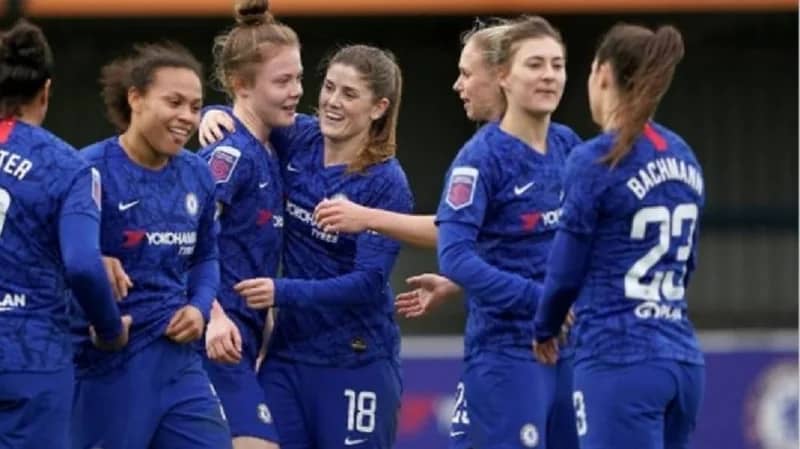 لاعبة" تشيلسي" تحصل على إنذار بعد تعديها على مشجع بسبب "سيلفي"