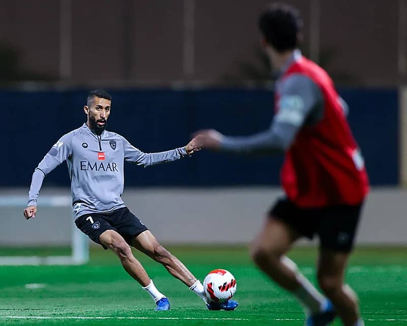 بالصور.. الهلال ينهي تحضيراته الميدانية استعدادا لمواجهة الشباب