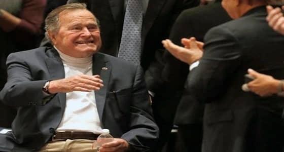 أزمة صحية تدخل جورج بوش الأب المستشفى