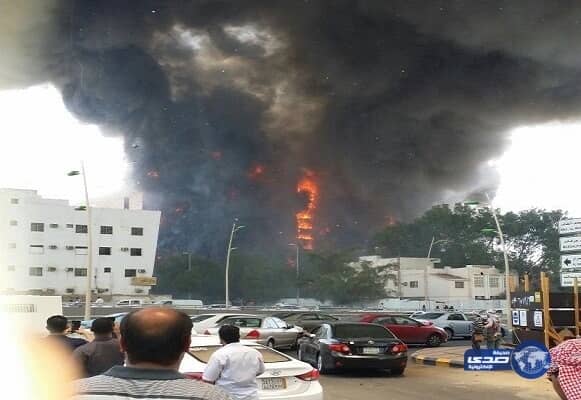 بالفيديو.. إخماد حريق هائل بفندق حي العزيزة في العاصمة المقدسة