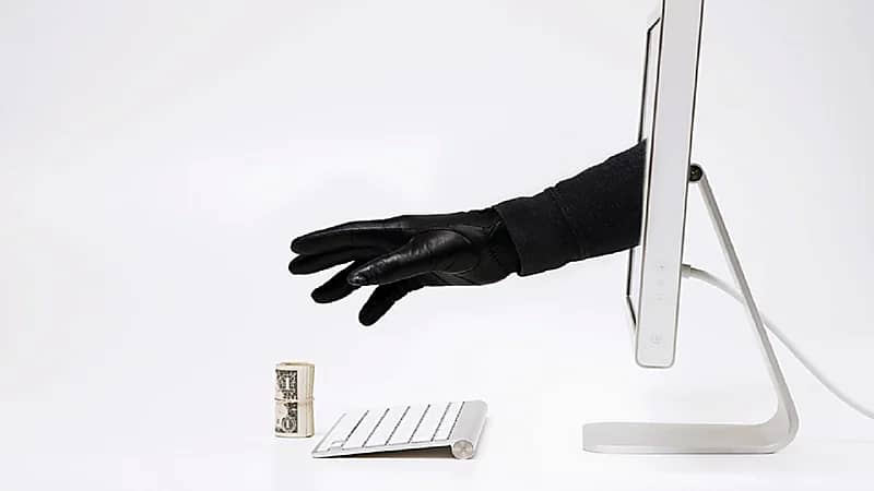 المطالبة بدفع الديات وسداد الفواتير.. تعرف على عقوبة التسول الإلكتروني