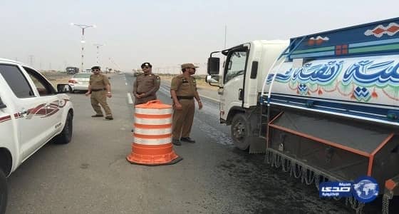 شرطة جازان تلقي القبض على 51 مخالفاً ووافدا يمتهن تهريب القات