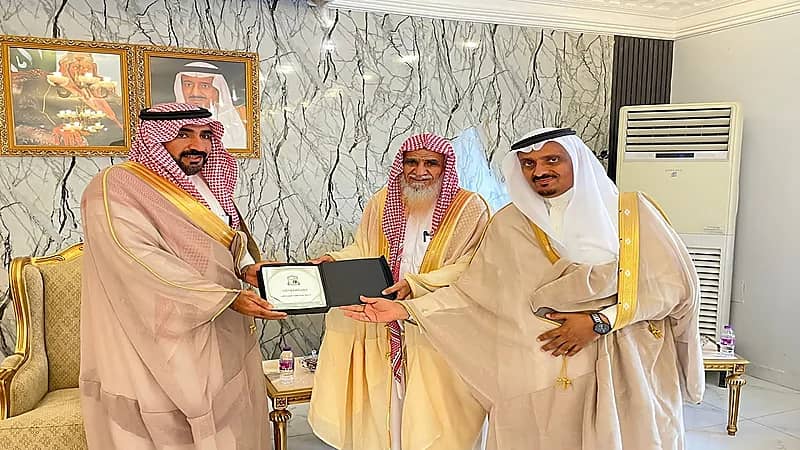 شاهد.. رئيس الشباب للعويران:"إذا جاك ولد سمه بانيغا"