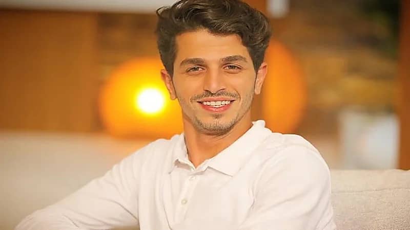 شاهد..ممثل شهير يحتفل بعيد ميلاده بقالب حلوى من الدولارات
