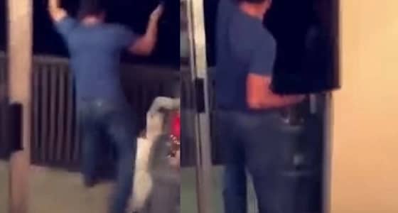 بالفيديو.. خسر فريقه فألقى بشاشة التليفزيون من الشرفة