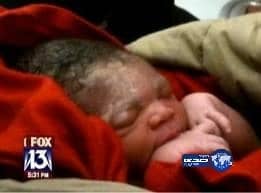 حاجتان " ليبية ويمنية " ترزقان بمولودين في جبل الرحمة