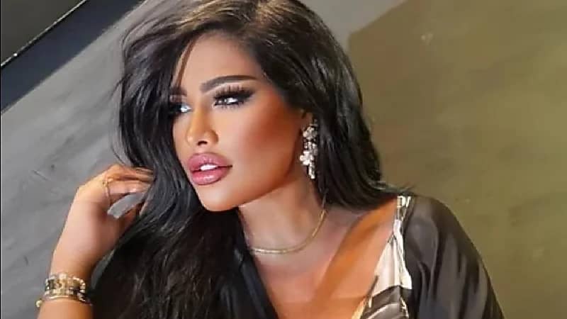 شاهد.. ملكة كابلي تفاجئ  متابعيها بالظهور دون فلتر