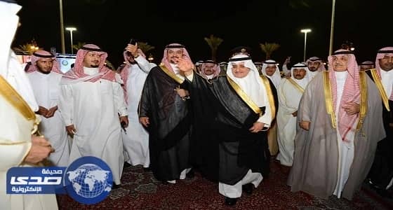 بالصور.. أمير تبوك يشارك أهالي المنطقة الاحتفاء بعيد الفطر