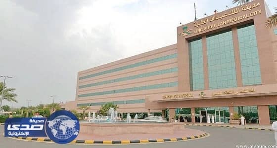 بالفيديو.. موقف مٌحرج لشاب خليجي تعطل به المصعد