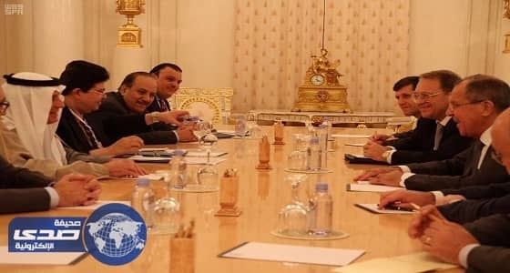 وزير الخارجية يبحث مع نظيره الروسي تعزيز العلاقات الثنائية