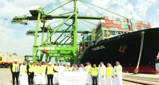 بالفيديو والصور.. أهالي تبوك يستقبلون البطل " خلف البلوي "