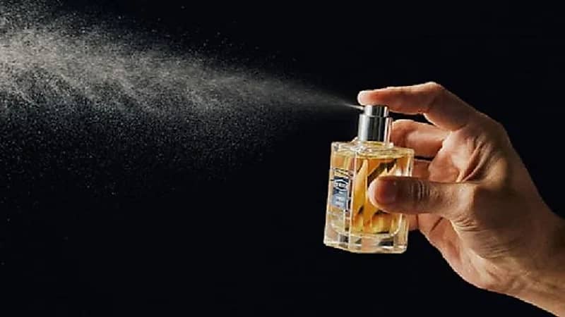 أخصائي يحذر من نوع عطر شهير يضر بالجهاز التناسلي