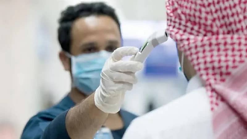 استشاري يفسر سبب رفع الاحترازات الخاصة بكورونا رغم ارتفاع الحالات