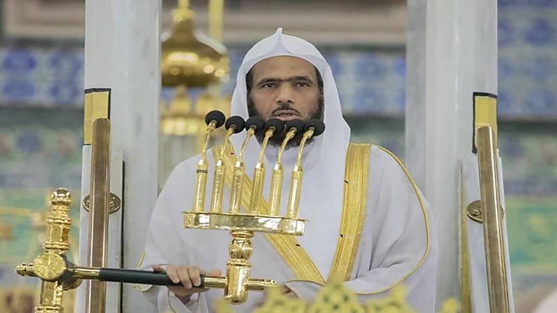 بالفيديو.. خطيب المسجد النبوي يدين الأعمال الوحشية ضد المصلين في باحات المسجد الأقصى