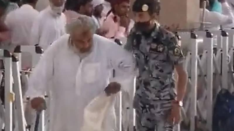 بالفيديو.. أمطار غزيرة اليوم بالحرم النبوي الشريف