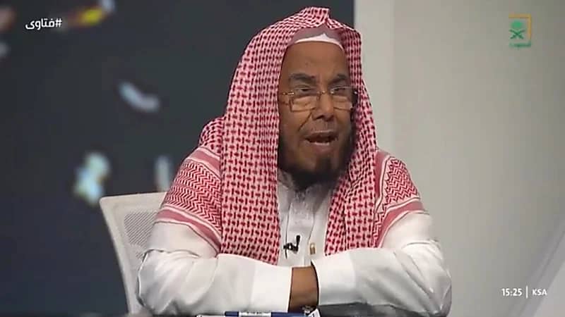 المطلق يوضح حكم السب والشتم على سبيل المزاح.. فيديو