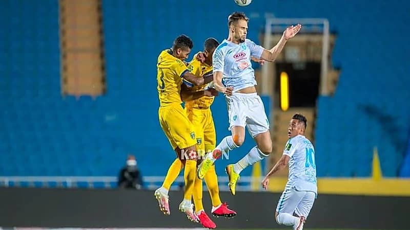 محمد القرني يدير مباراة التعاون أمام الفتح