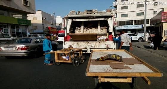 بالصور.. مصادرة خضراوات فاسدة وإزالة 15 عربية بيع بجدة