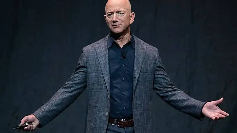 مؤسس أمازون يعلن التبرع بكامل ثروته للأعمال الخيرية