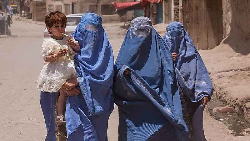 "طالبان" تمنع بيع واستخدام موانع الحمل