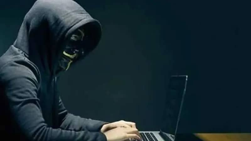 مجموعة من الهاكرز خدعوا أبل وجوجل وجمعوا بيانات مستخدميهم الشخصية لابتزاز النساء
