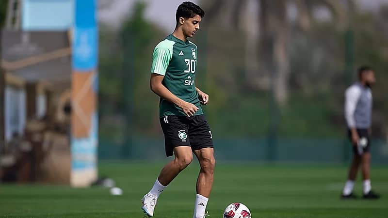 الأخضر يواصل برنامجه التدريبي في قطر