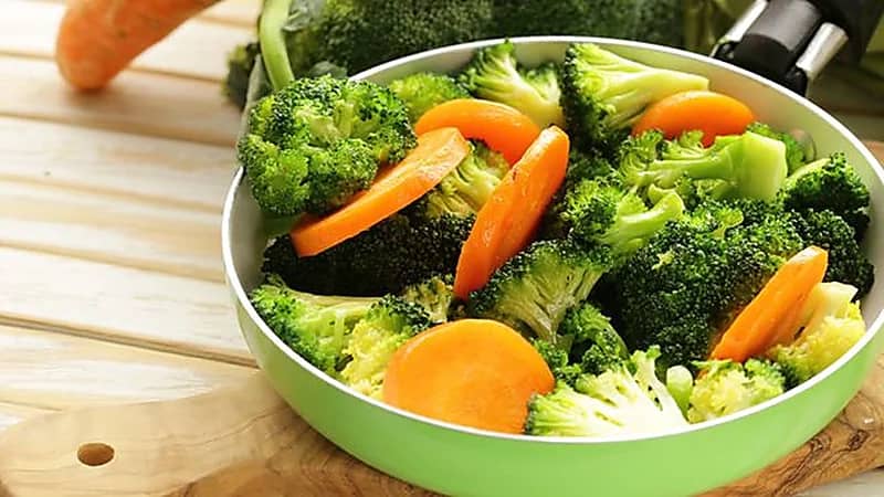 الأطعمة المسلوقة تساعد على الوقاية من الحموضة والتهاب المعدة