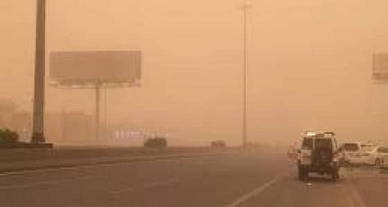 تحذير لمرتادي الطرق بنجران من الغبار الكثيف