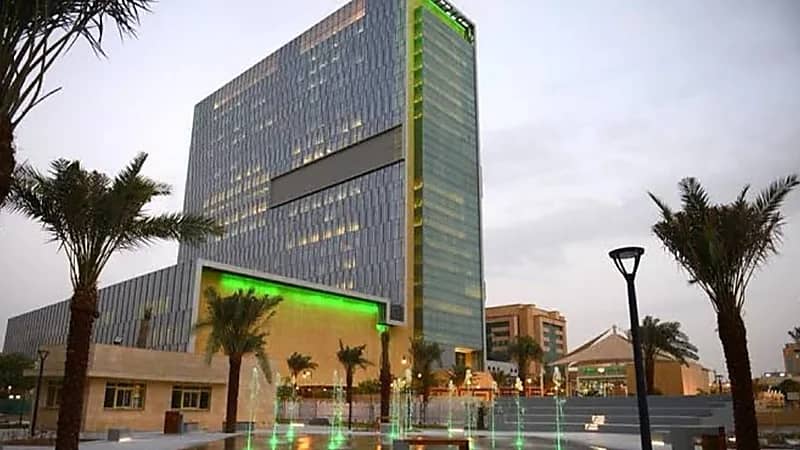 "التخصصي" يُجري أول زراعة كبد كاملة بالروبوت في العالم