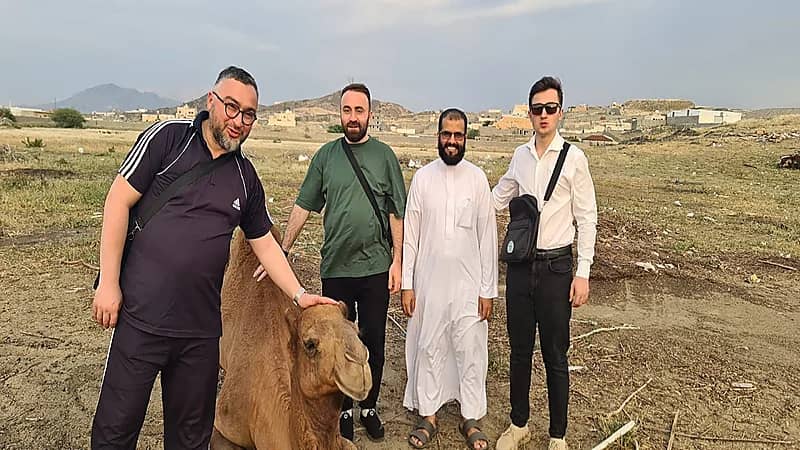 بالفيديو والصور.. مواطن يطلق مبادرة التعريف بالسياحة في المملكة