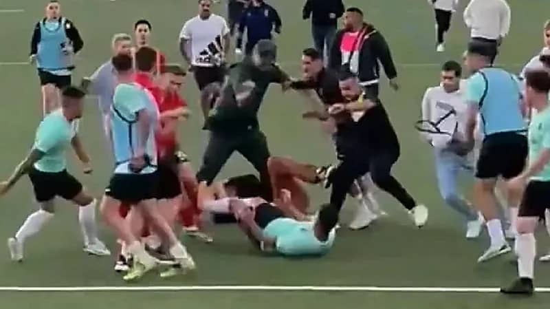 مباراة تتحول لساحة حرب في إسبانيا (فيديو)