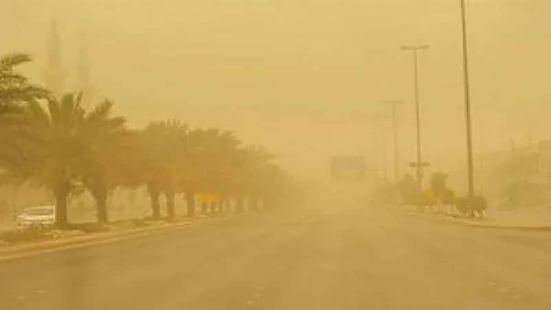 تحذيرات من عاصفة ترابية تجتاح طرق المدينة المنورة